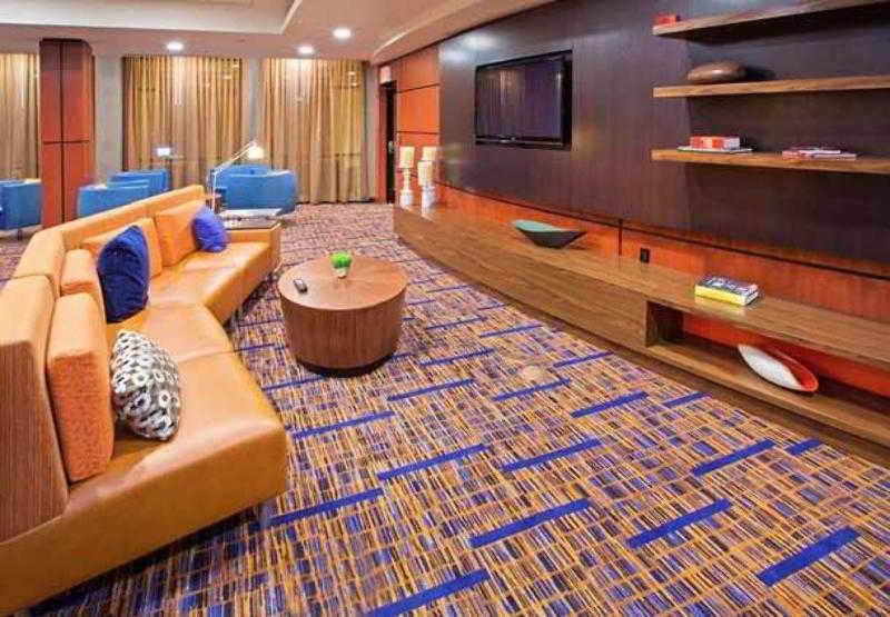 Courtyard Louisville Northeast Екстериор снимка