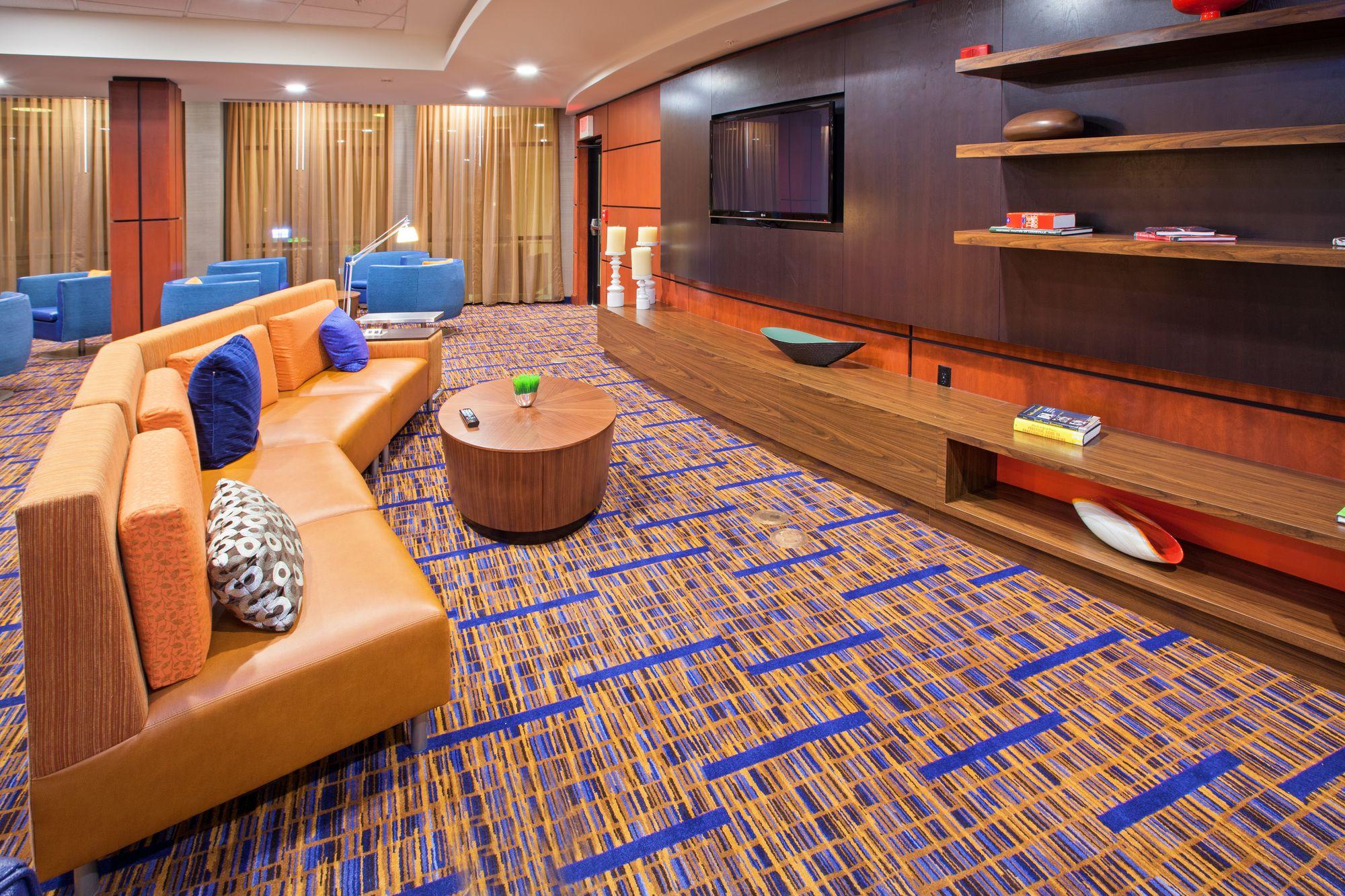 Courtyard Louisville Northeast Екстериор снимка